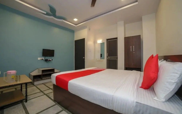 Super Deluxe Guest House by OYO Rooms