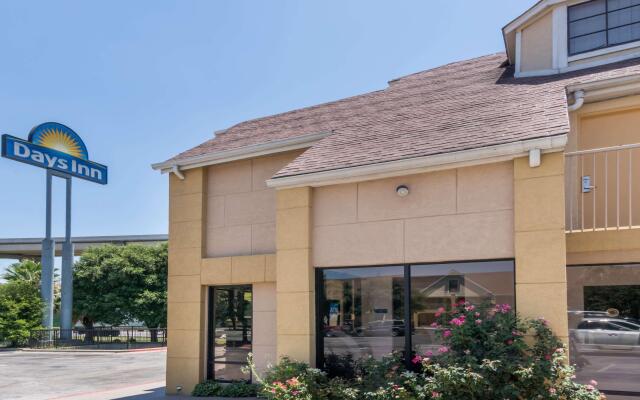 Days Inn by Wyndham Austin South