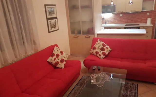 Flexible 2 floor(1st and 2nd floor) house with private parking