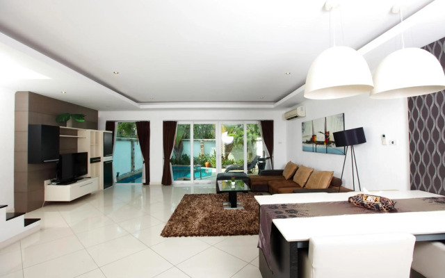 Hidden Palm Pool Villas