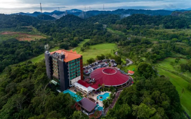 Summit Rainforest & Golf Resort