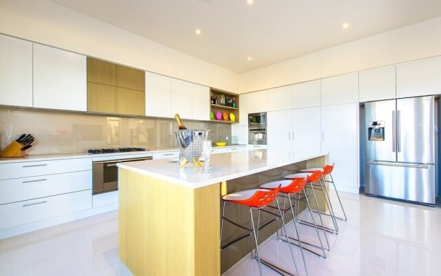 Holiday Home Vogue Living @ Hope Island Resort