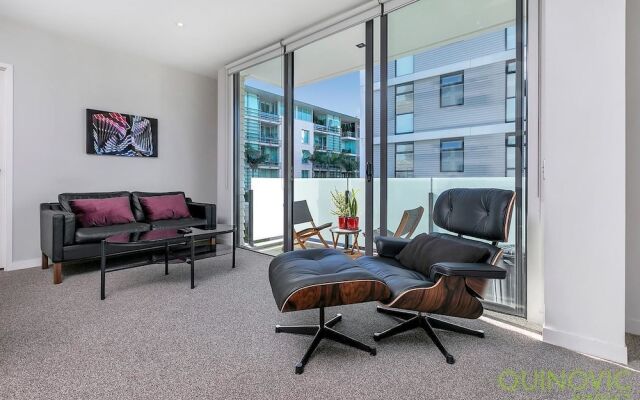 QV Large Stylish Viaduct Apartment - 772