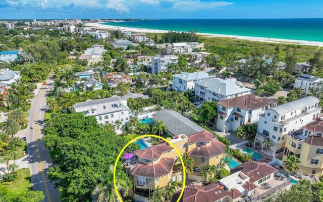 Off The Hook By Beachside Management