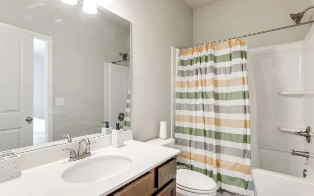 Lawrenceville Townhome w/ Community Pool Access!