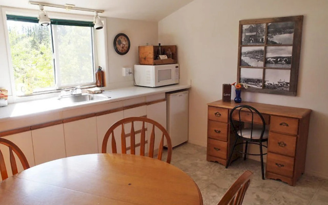 Mountain Ridge Motel & R V Park