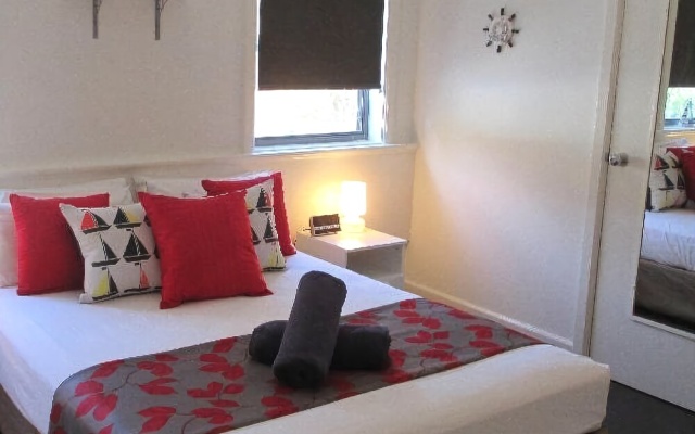 Eucalypt 3 Bedroom Deluxe Family Cottage – Guest Rooms – Cams Wharf