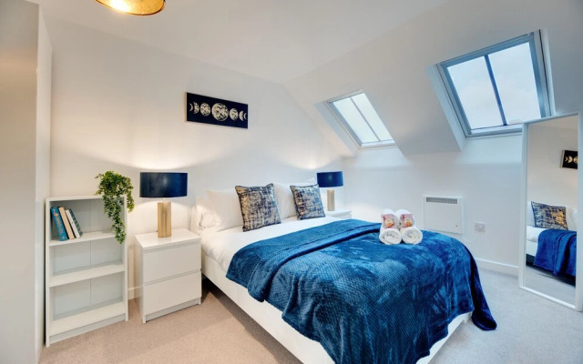 Charltons Bonds Apartments 2B- By Week2Week