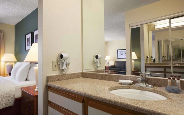 Philadelphia Suites-Extended Stay