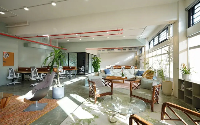 w Radiant Loft w Fabulous Deco in Santa Ana