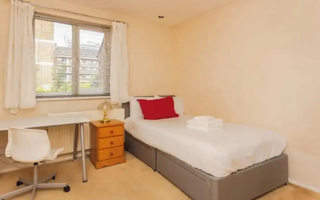 Homely 3 Bedroom House With a Garden