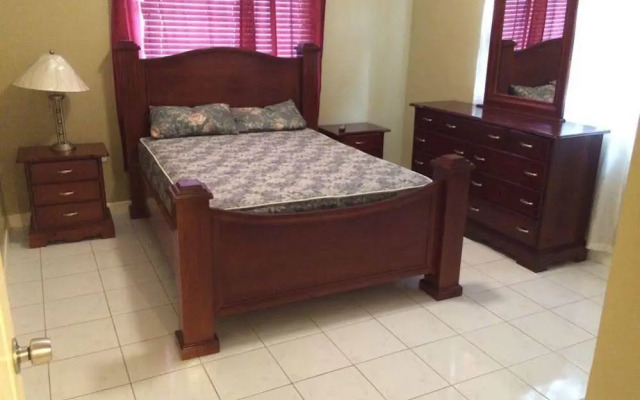 Ocho Rios Boardwalk Apartment
