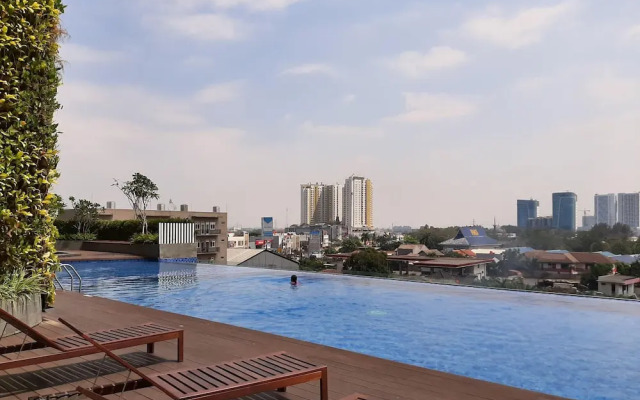 Fully Furnished with Cozy Design Studio Apartment at Springwood Residence
