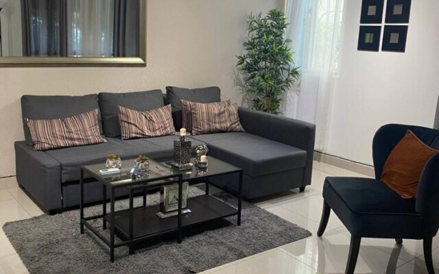 "park / Smart Tv / Wifi / Parking / Elegant / Sofa"