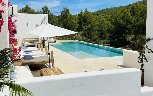 Countryside Villa With Pool