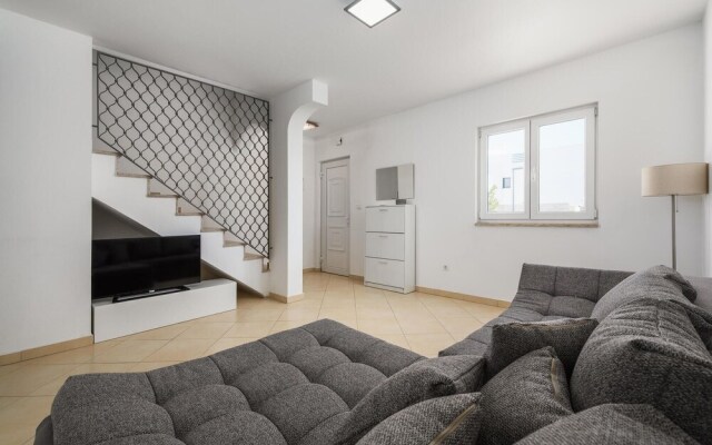 Beautiful Home in Vabriga With Jacuzzi, Wifi and 3 Bedrooms