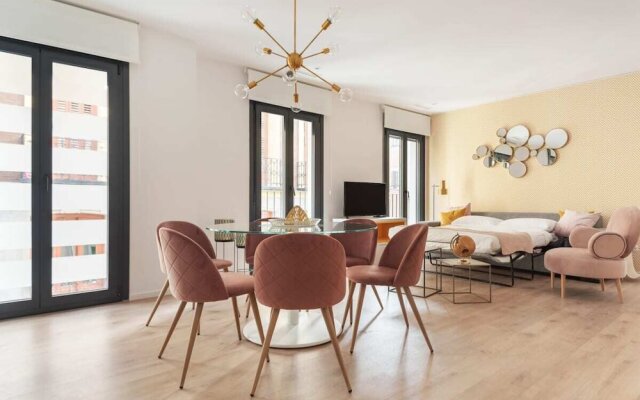 Incredible Design 2bedroom Apt, Sleeps 6 in Centro