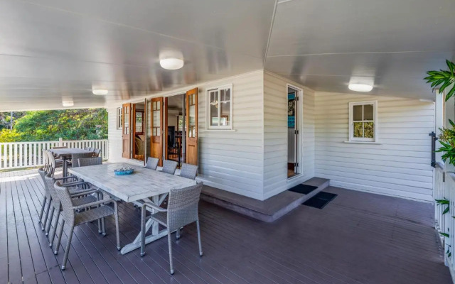 Island Adventure Holiday House