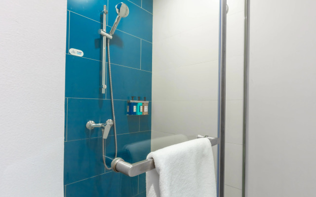 Holiday Inn Express Shanghai Pudong Airport