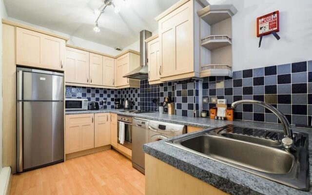 Spacious 2BR Home in Islington - up to 6 Guests!