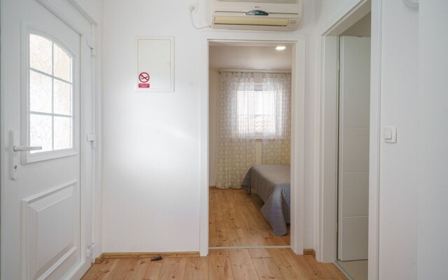 "apartment With 2 Bedrooms for 2 Guests"