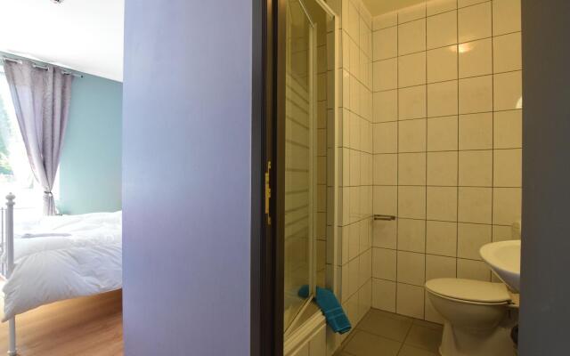 Pleasant Holiday Home with Sauna and Jacuzzi in Courtil