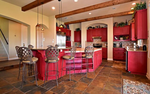 Pet-friendly Oasis in Gated Community!