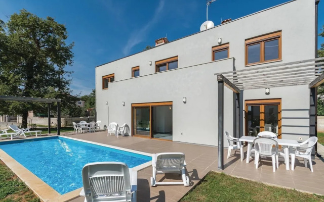 Amazing Home in Buici With Wifi and 4 Bedrooms