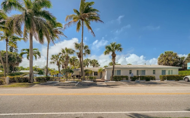 Singer Island Inn