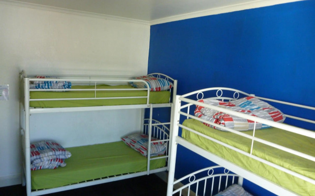 Adelaide Travellers Inn - Hostel