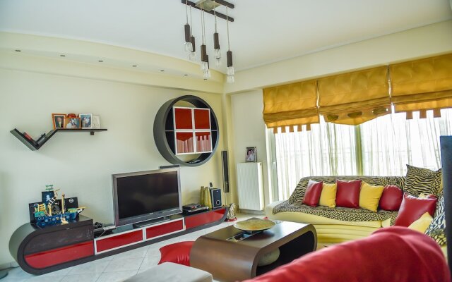 Colorful Apartment with View Acropolis