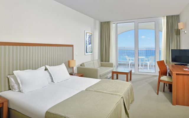 Sol Luna Bay Resort
