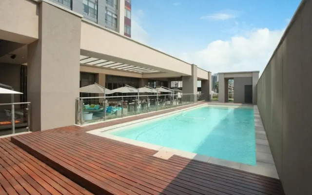 Sandton Skye Suite 604