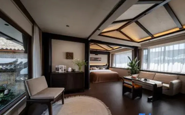 Lijiang Ancient Town Cloud Edge Mountain Retreat Boutique Homestay