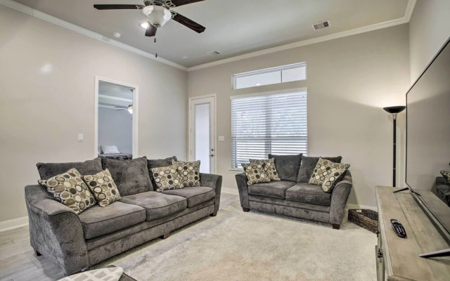 Modern Houston Townhome Near The Woodlands