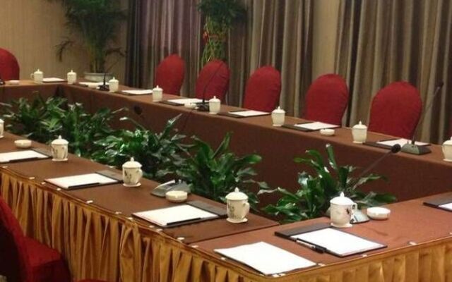Yinchuan Juli Six Red Hotel