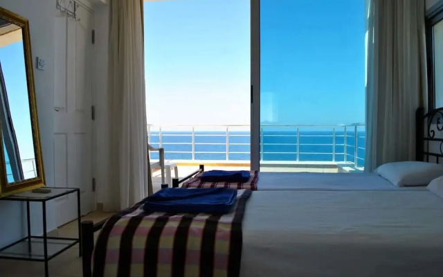 Villa Blue Horizon by Amy Villas