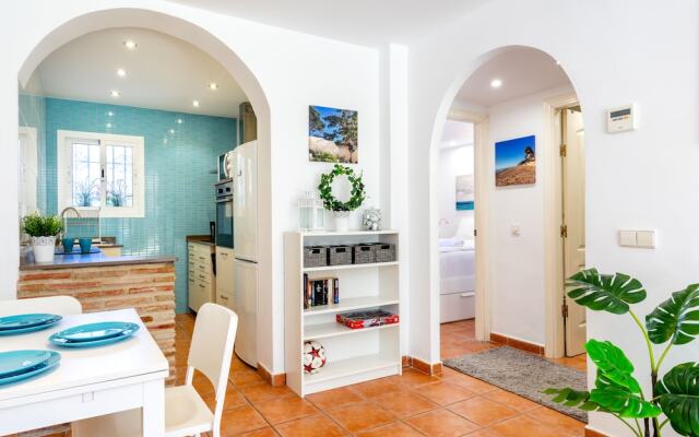 Beachside Apartment with Garden Ref 89