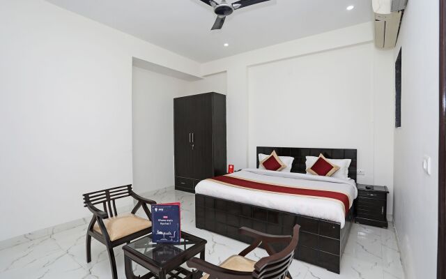 OYO Rooms Huda City Center Market District