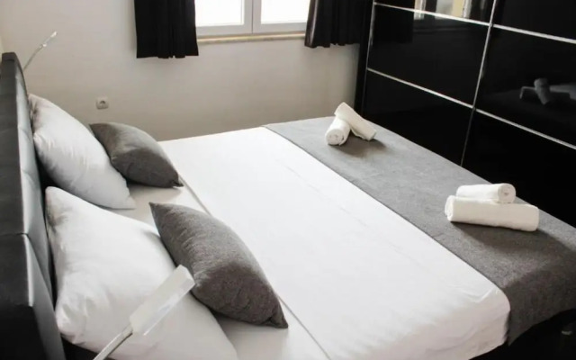 Valentino - With Pool - H