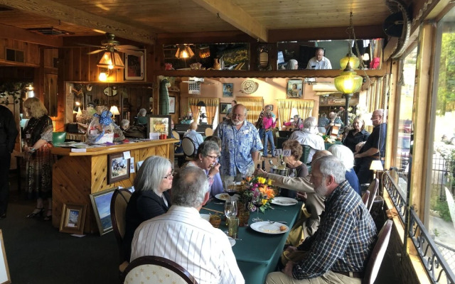 Piazza's Pine Cone Inn