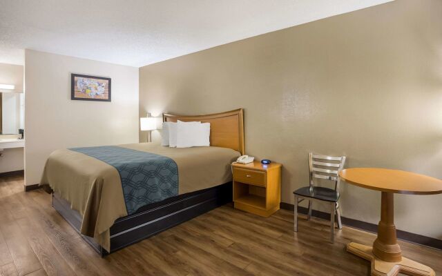 Econo Lodge Live Oak