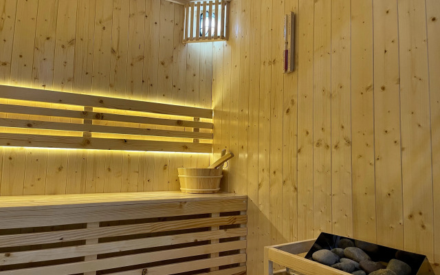 Lanura Apartments and Hotel