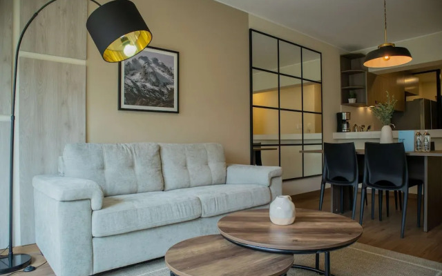 w Striking 1BR w Perfect Balcony Near Kennedy Park
