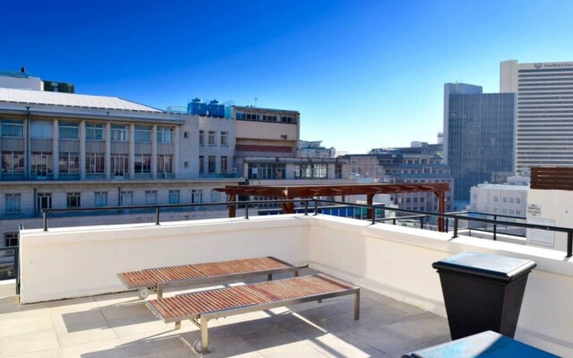 Studio Apartment With Roof Top View