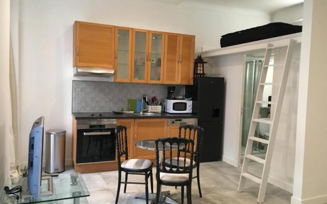 Heart of Nice Harboor cosy and central