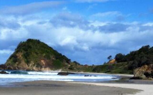 Cara Nobbys Beach 11 Wesley Avenue