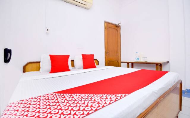 White House Continental by OYO Rooms