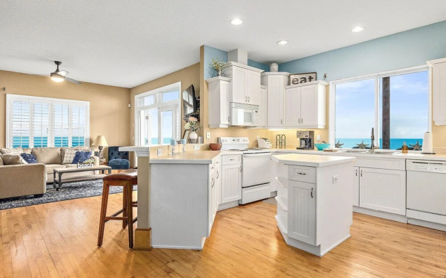 Tuscan Sun by Teeming Vacation Rentals