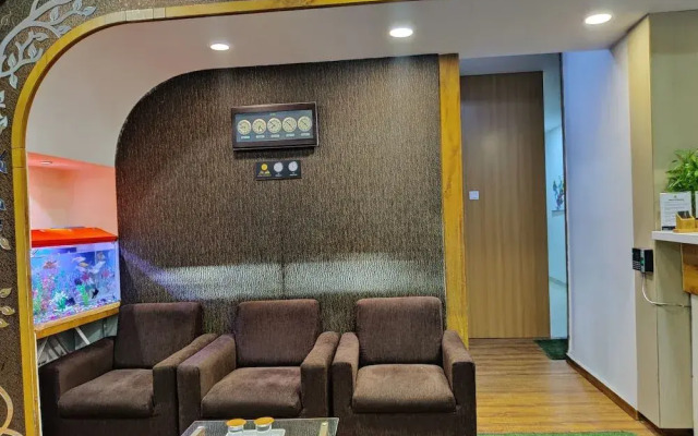 OYO 8490 Hotel Grandeur